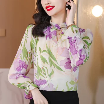 2023 Новая весенне-осенняя шифоновая рубашка с длинным рукавом из чистого шелка фиолетового цвета с цветочным принтом, свободный женский топ с расклешенным рукавом и стоячим вырезом