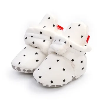 Детская мягкая хлопчатобумажная обувь со звездным принтом Для мальчиков и девочек, обувь для кроватки, зимняя теплая противоскользящая мягкая подошва, обувь для первых ходунков для новорожденных