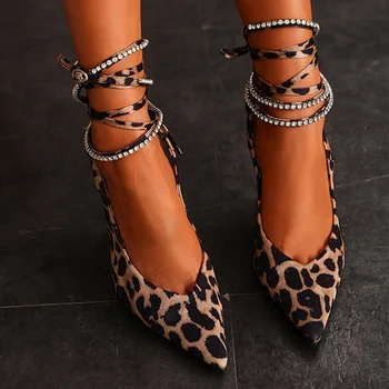 Женские сексуальные босоножки на тонком высоком каблуке Леопардовые женские босоножки с ремешком на щиколотке и острым носком Женская обувь для вечеринки 2022 Летняя новинка