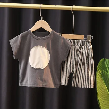 Летние Комплекты футболок и шорт с короткими рукавами 2022 года, модная повседневная свободная детская одежда в полоску из 2 предметов, одежда для маленьких девочек