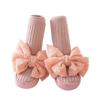 Обувь для новорожденных девочек, милые нескользящие тапочки на мягкой подошве с бантом, обувь для прогулок для малышей