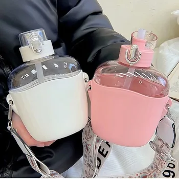 Плоские пластиковые бутылки для воды большой емкости объемом 700 мл для девочек с соломинкой, портативный ремешок, чайник для питьевой воды для велоспорта на открытом воздухе